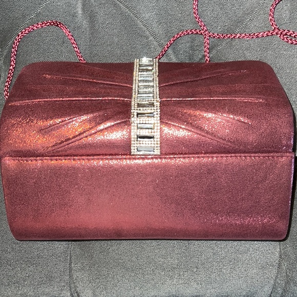 Jessica McClintock Clutch With Shoulder Strap - Picture 3 of 7